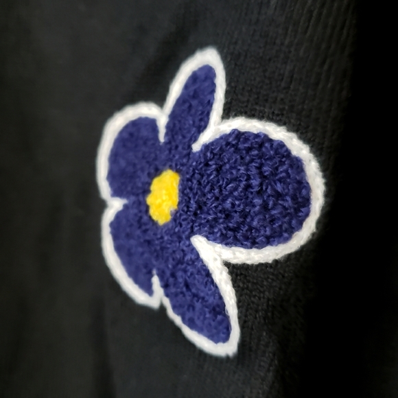 Crewneck Pullover Sweater with Colorful Embroidered Daisy Flowers - Picture 10 of 13